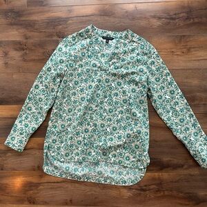 Banana Republic Petite XS Green Floral V-Neck Blouse Long Sleeve